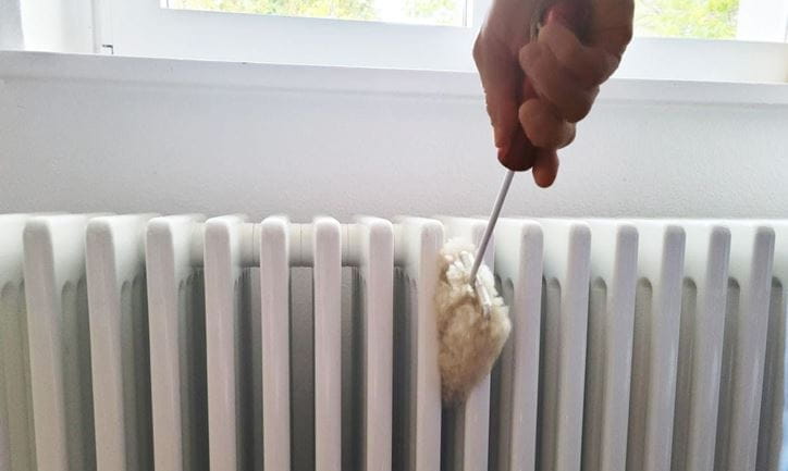 15 tips to prepare for the heating season - clean radiators